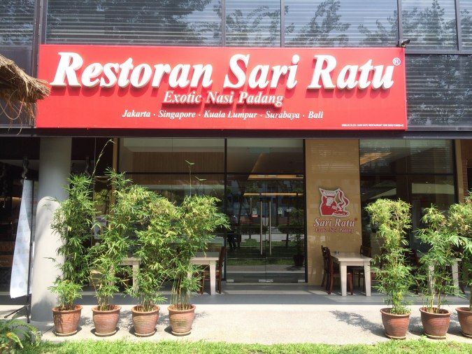 restoran padang terbaik di jakarta - restoran sari ratu