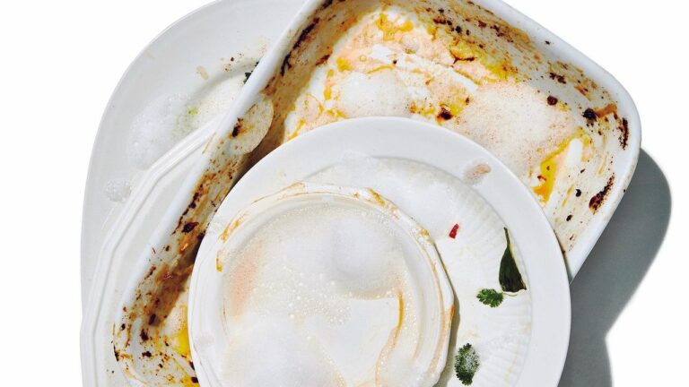 4 Cara Instan Atasi Cucian Piring Kotor yang Menumpuk