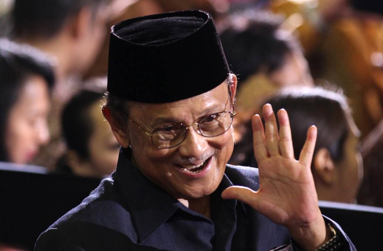 6 Kontribusi BJ Habibie bagi Indonesia di Bidang Sosial dan Teknologi