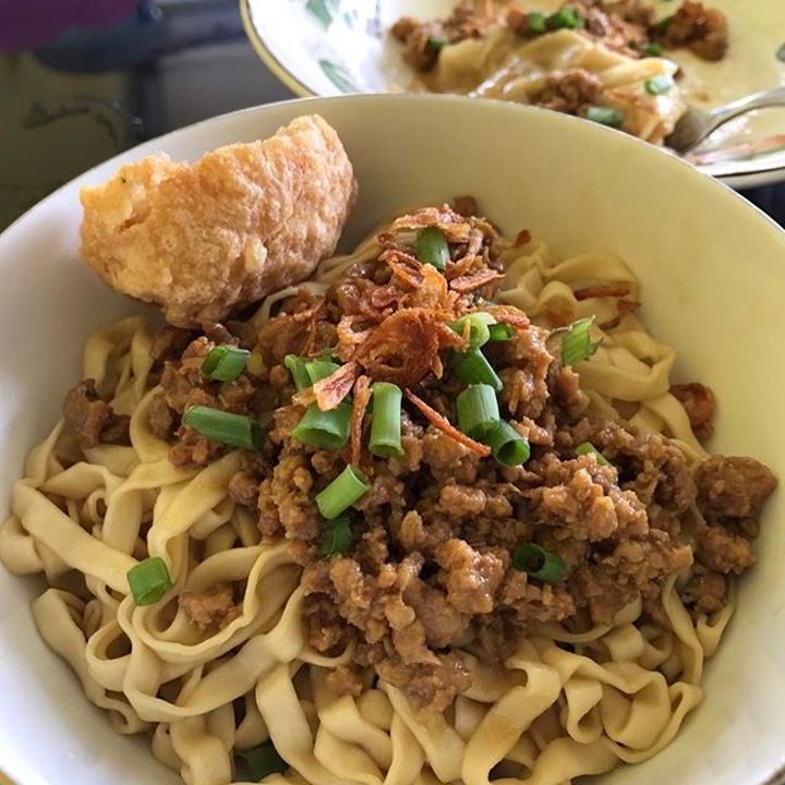 tempat makan murah kuningan