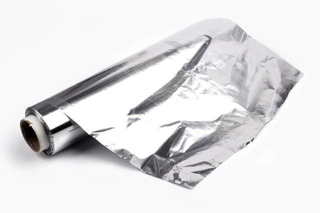 aluminium foil untuk membersihkan perhiasan