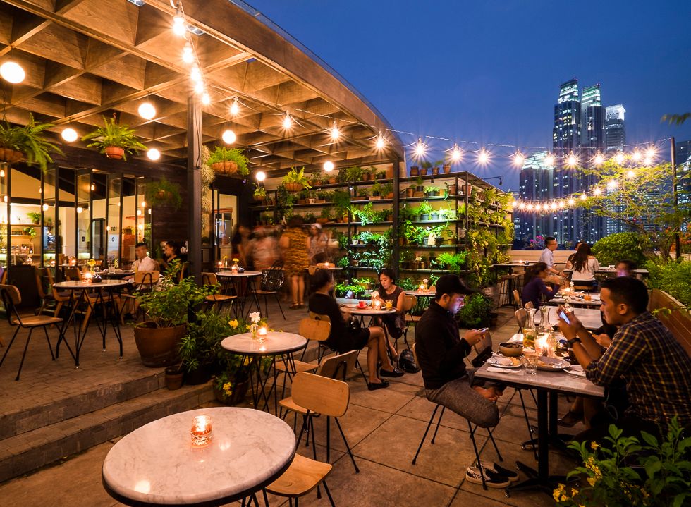 7 Rekomendasi Rooftop Bar di Jakarta yang Pas buat Hangout Sambil Lihat Pemandangan Kota