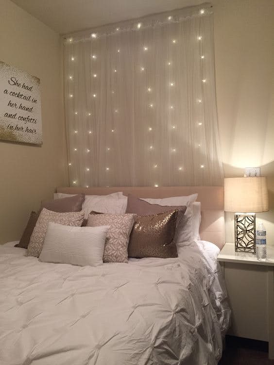 kamar tidur instagram-ready dengan lampu
