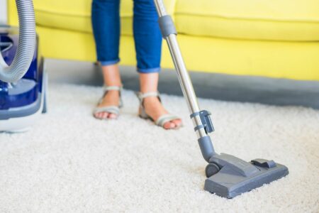 cara membersihkan karpet bulu