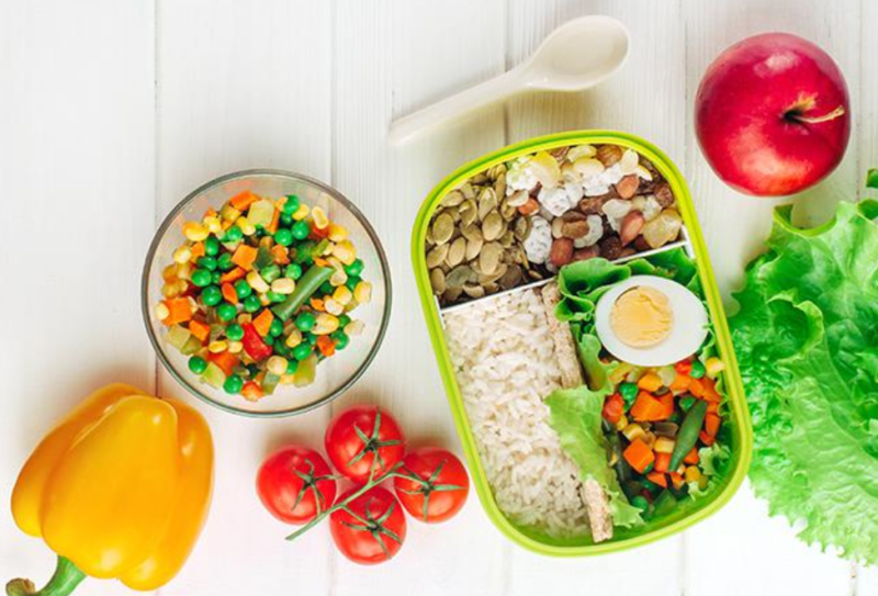 5 Menu Bekal Makan Siang Anti Ribet Gak Perlu Jago Masak!