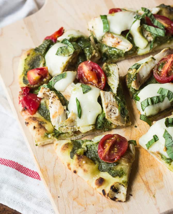 membuat pizza pesto ayam