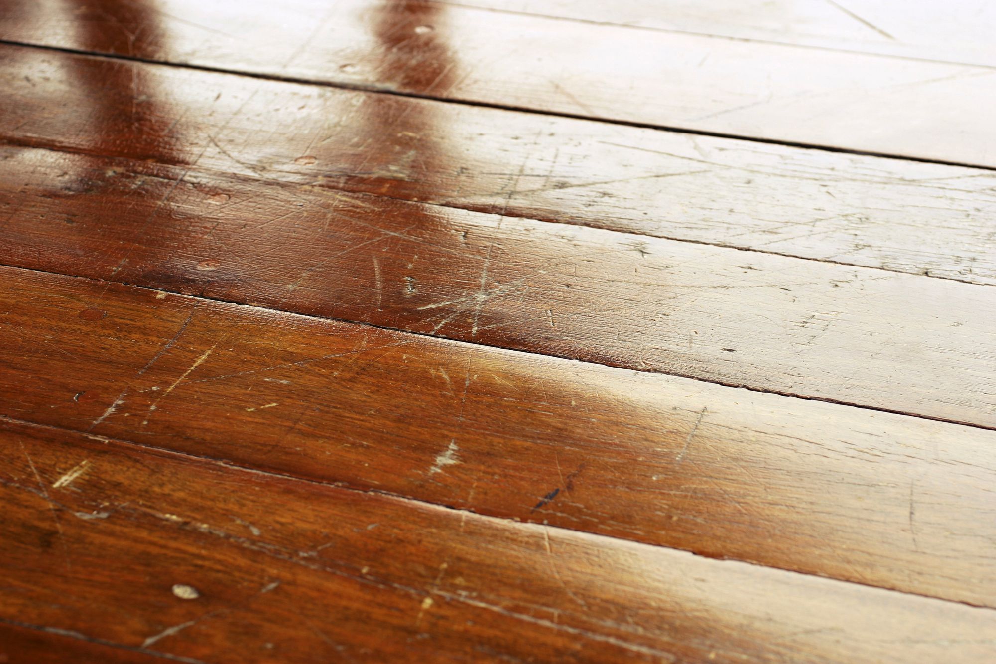 tips merawat lantai kayu agar tidak tergores