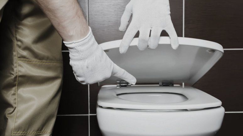 Anti Repot! 3 Cara Atasi WC Mampet tanpa Panggil Tukang Sedot