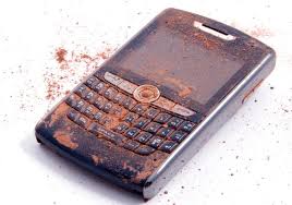 ponsel dipenuhi debu