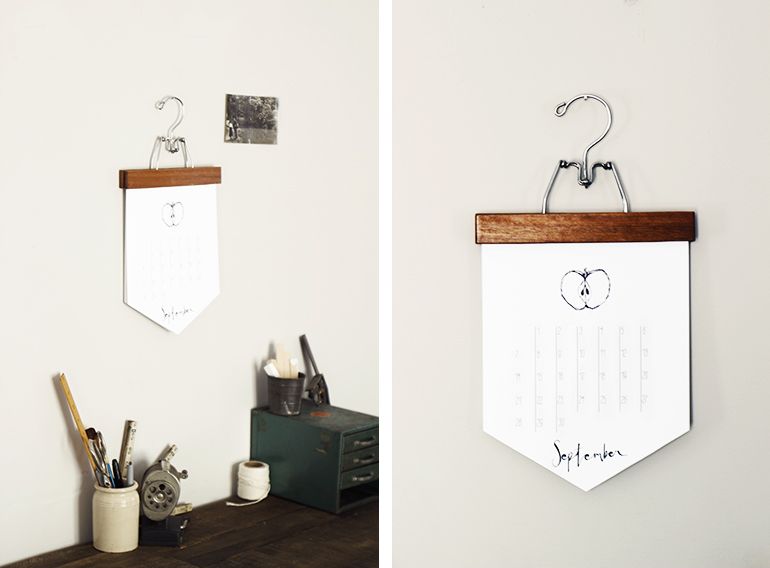 kalender gantung dari hanger