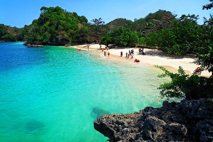 Pantai Tiga Warna 