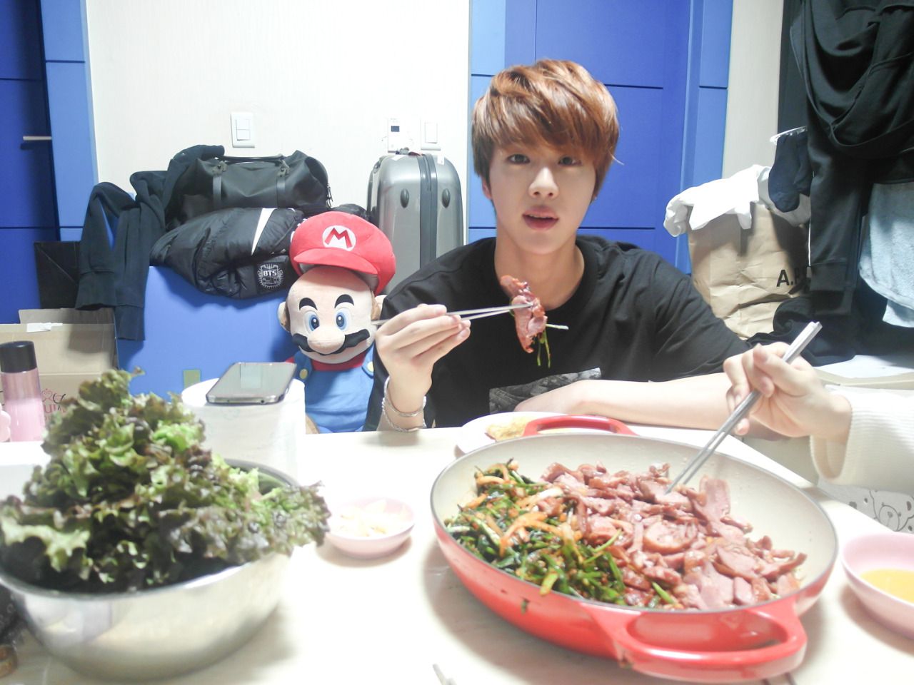 Jin Eating