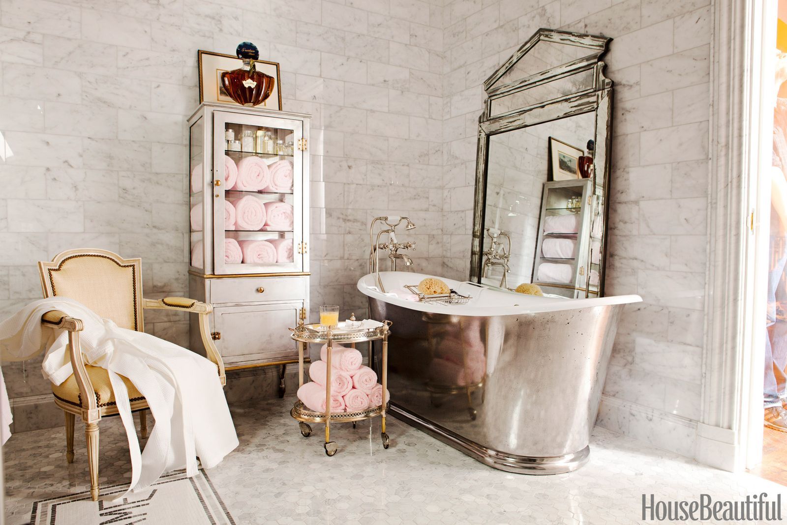 desain kamar mandi mewah parisian glam