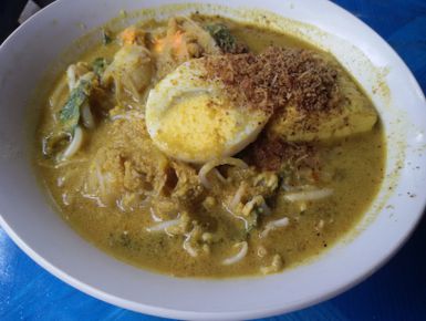 kuliner legendaris Laksa Aut Mang Wahyu