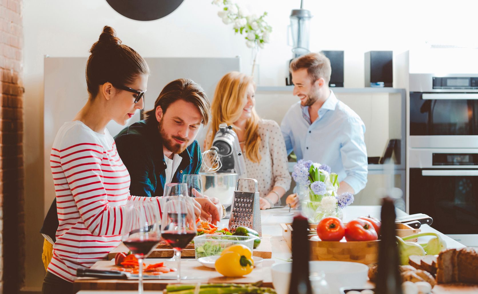 masak bareng teman atau potluck di kost partisipasi teman