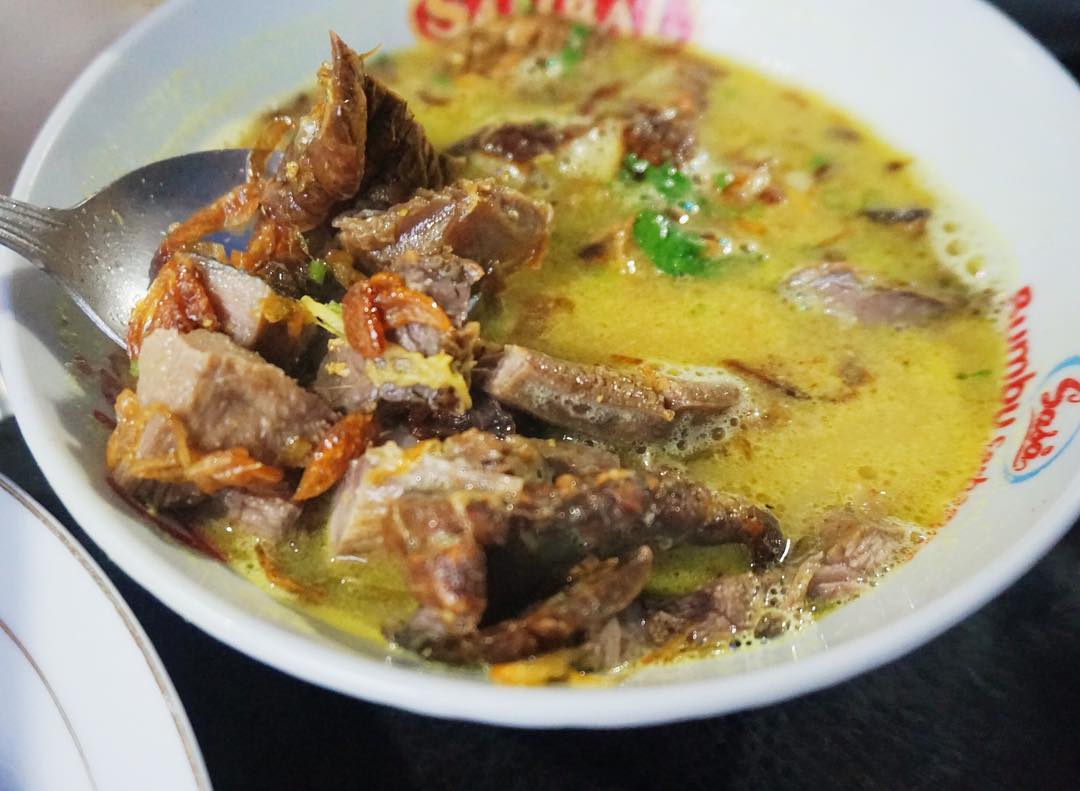 kuliner legendaris soto kuning pak salam