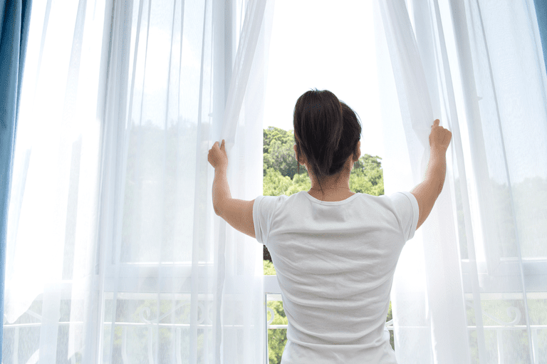 tips survive saat sakit sendirian - buka jendela