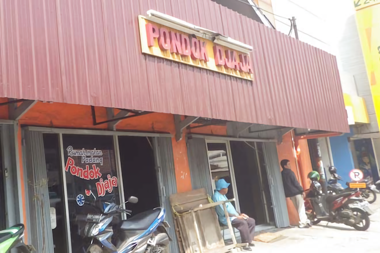 Rumah makan padang terdekat