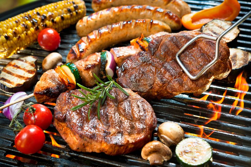 6 Tips Bikin Pesta Barbeku Hemat di Kost Buat Merayakan Tahun Baru