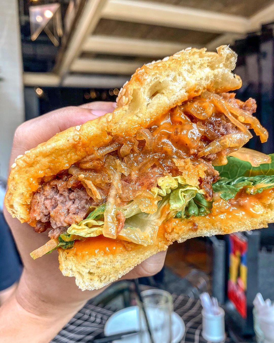 Beyond meat burger the Safehouse, impossible meat jadi tren makanan dan minuman 2020