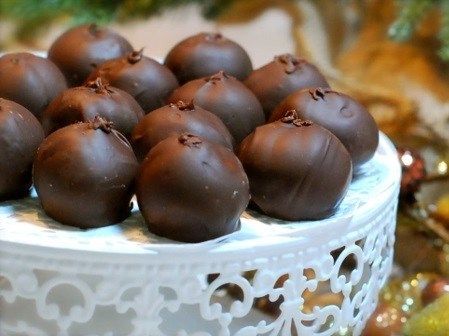 bon bon kelapa permen manis berbalut cokelat
