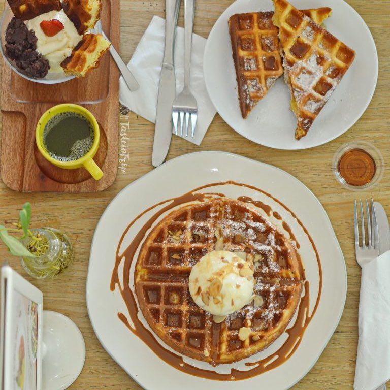 restoran waffle dan pancake enak terbaik di jakarta - Brown Fox Waffle and Coffe