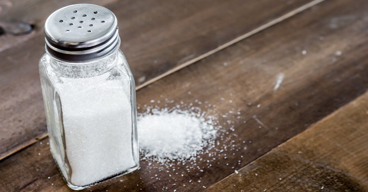 cara menghilangkan tungau dari kasur - semprotkan larutan garam