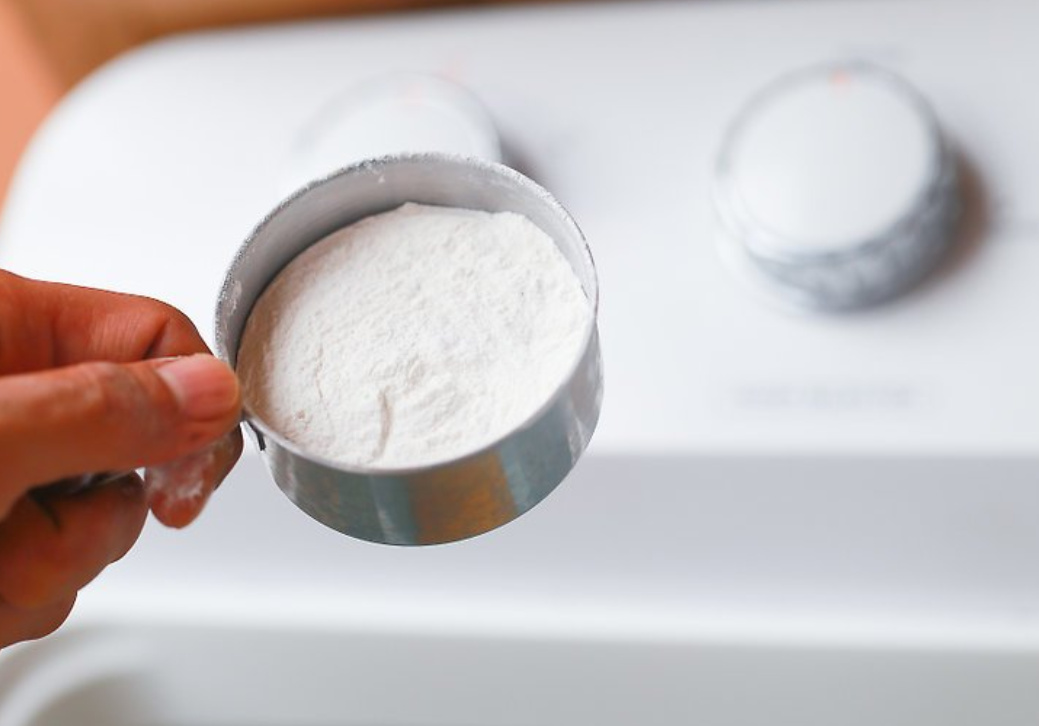 Можно ли в стиральную машину добавлять соду. Сода для чистки. Пищевая сода порошок. Сода в стиральную машину для очистки. Стиральный порошок с солью.