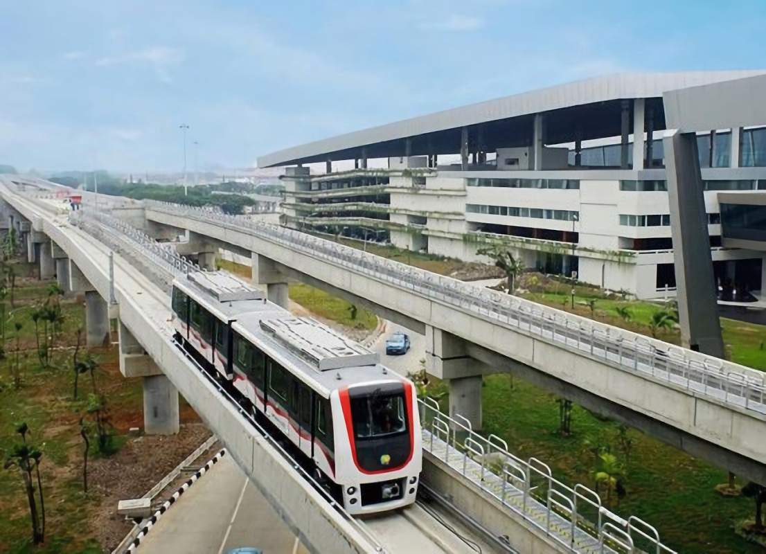 cara naik kereta bandara - kereta layang skytrain