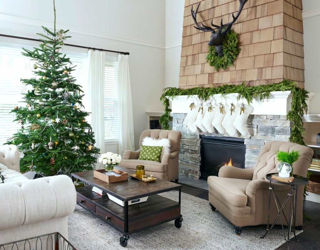 15 Ide Dekorasi Pohon Natal Warna-warni dengan Hiasan Bunga