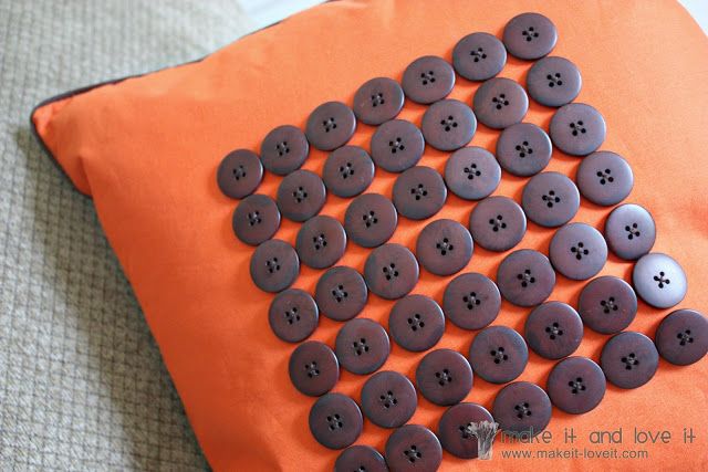 diy bantal sofa dengan kancing