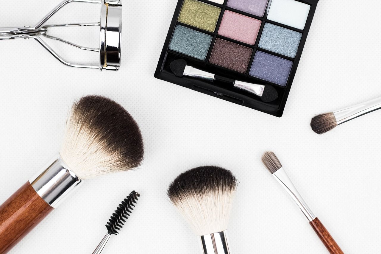 5 DIY Rak Make Up Cantik dari Kardus Bekas | Susun Koleksi Kosmetikmu ...