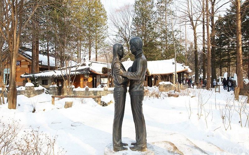 Objek wisata Winter Sonata yang terkenal di Nami Island