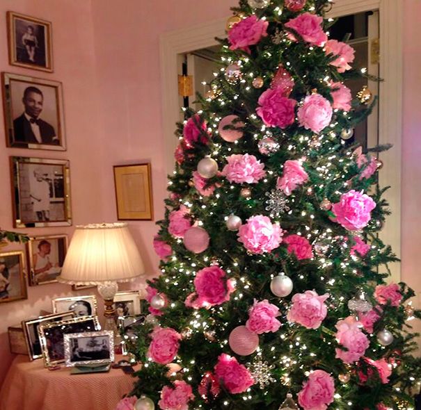pohon Natal merah muda