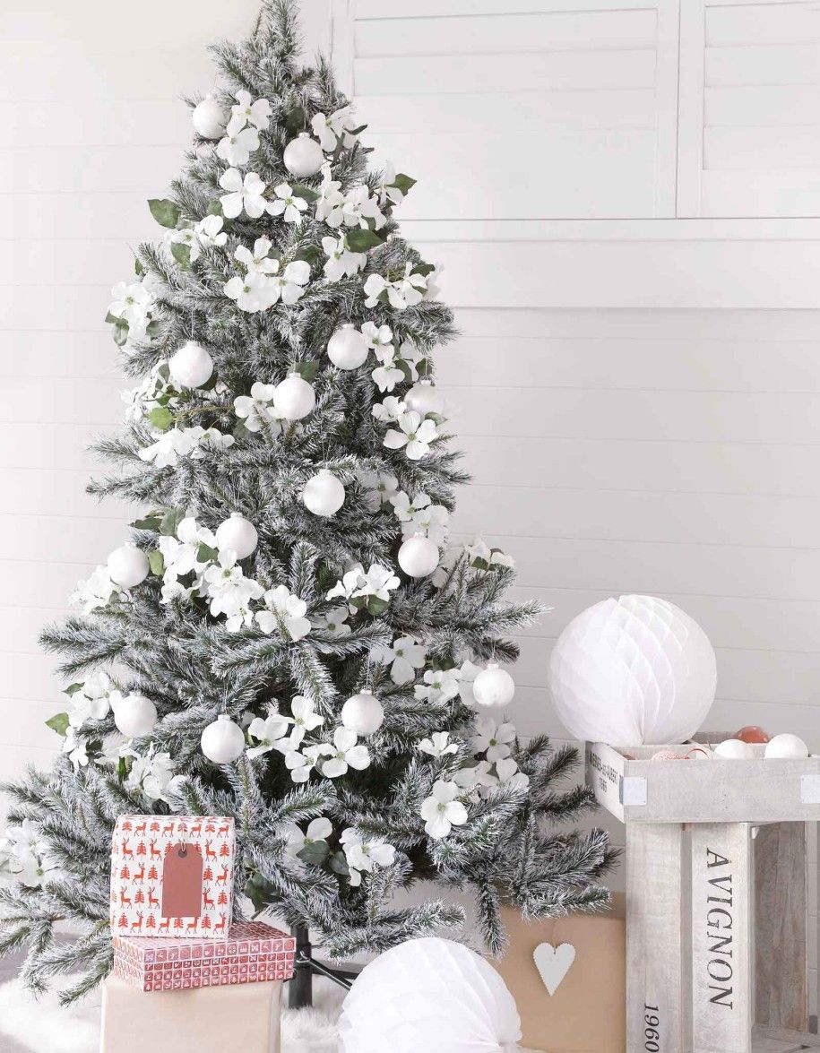pohon Natal bunga putih