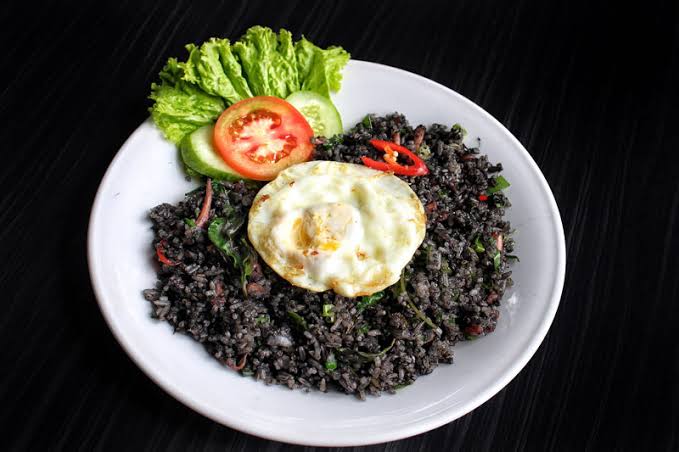 nasi goreng hitam