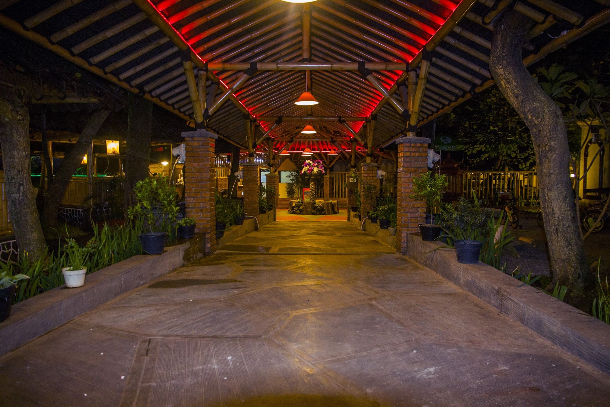 6 Tempat Makan Bernuansa Alam di Cibubur, Asri dan Adem!