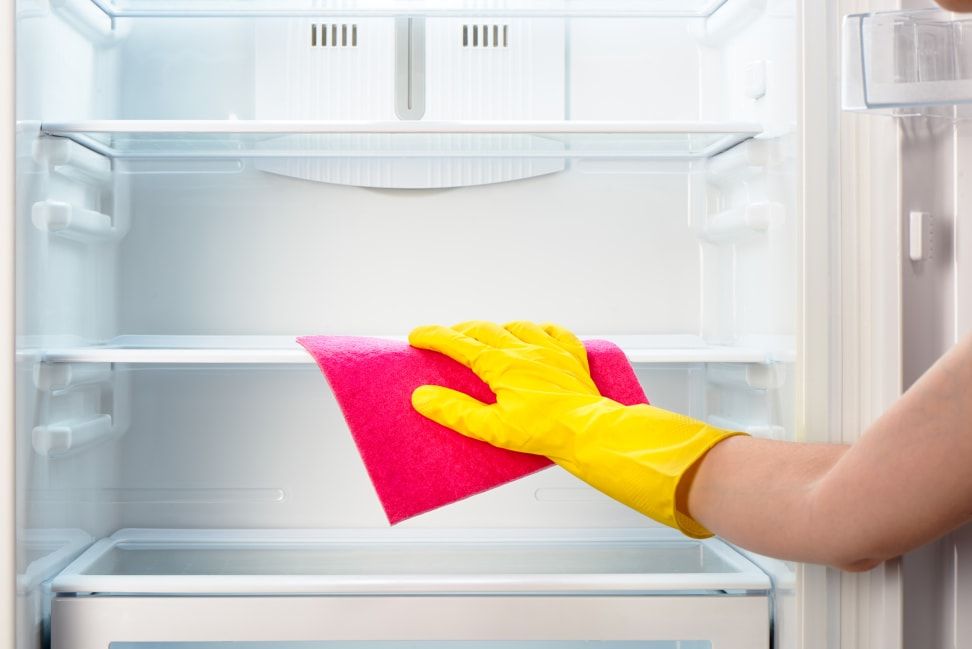 tips meninggalkan kulkas - bersihkan kulkas