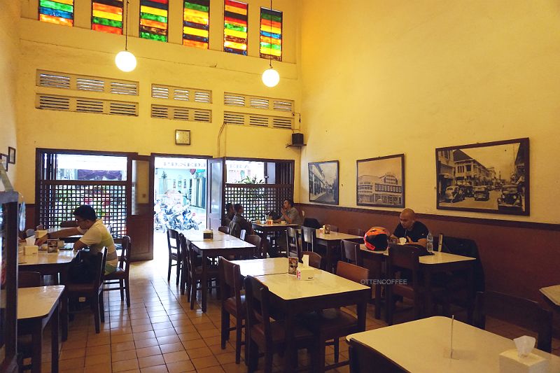 warung kopi legendaris di Bandung