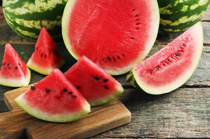 semangka buah wajib konsumsi cegah dehidrasi