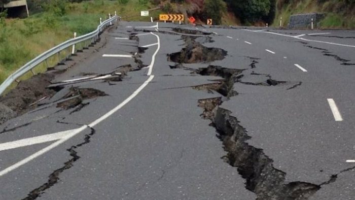 5 Tindakan yang Harus Kamu Lakukan saat Terjadi Gempa Bumi