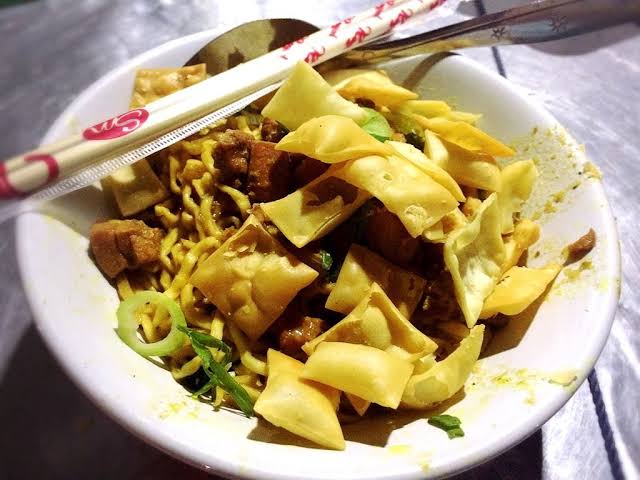Mie Ayam Sengketa