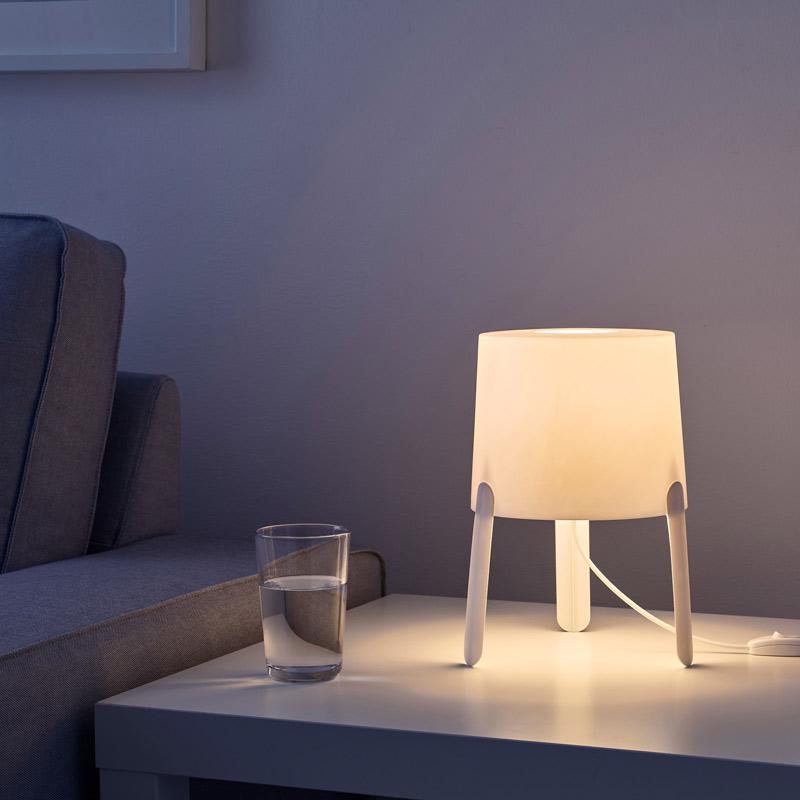 7 Lampu Meja Minimalis untuk Meja Kerja Agar Pencahayaan Optimal