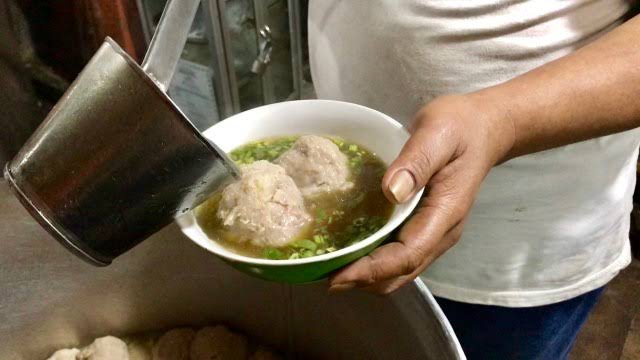 makanan legendaris Jakarta Selatan bakso kumis