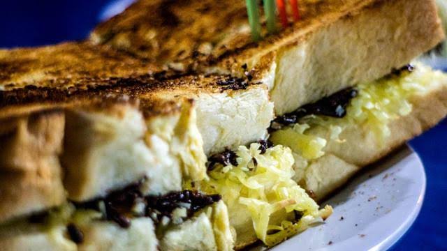 makanan legendaris Jakarta Selatan roti bakar eddy