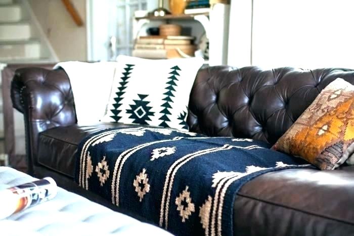 tips merawat sofa kulit - hindari dari goresan