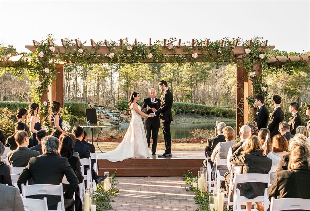tren pernikahan 2020 - wedding venue outdoor