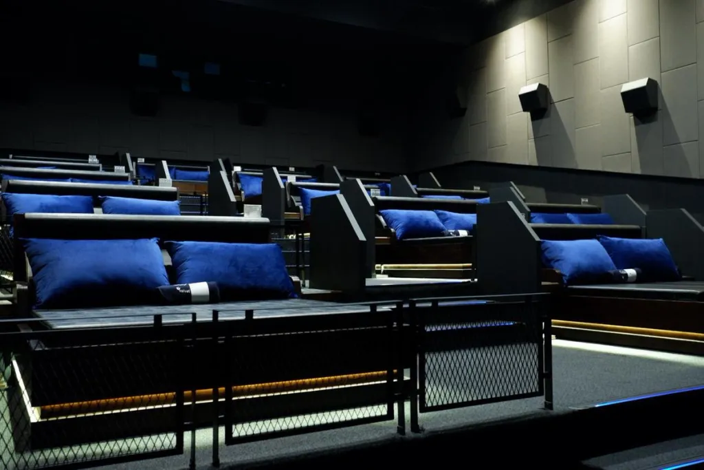 7 Pilihan Bioskop Premium di Jakarta | Kamu Bisa Nonton Sambil Tiduran!