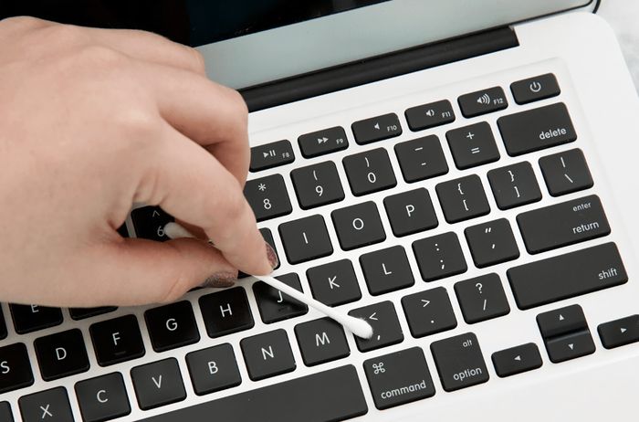 8 Cara  Membersihkan  Laptop  dengan Mudah dan Praktis