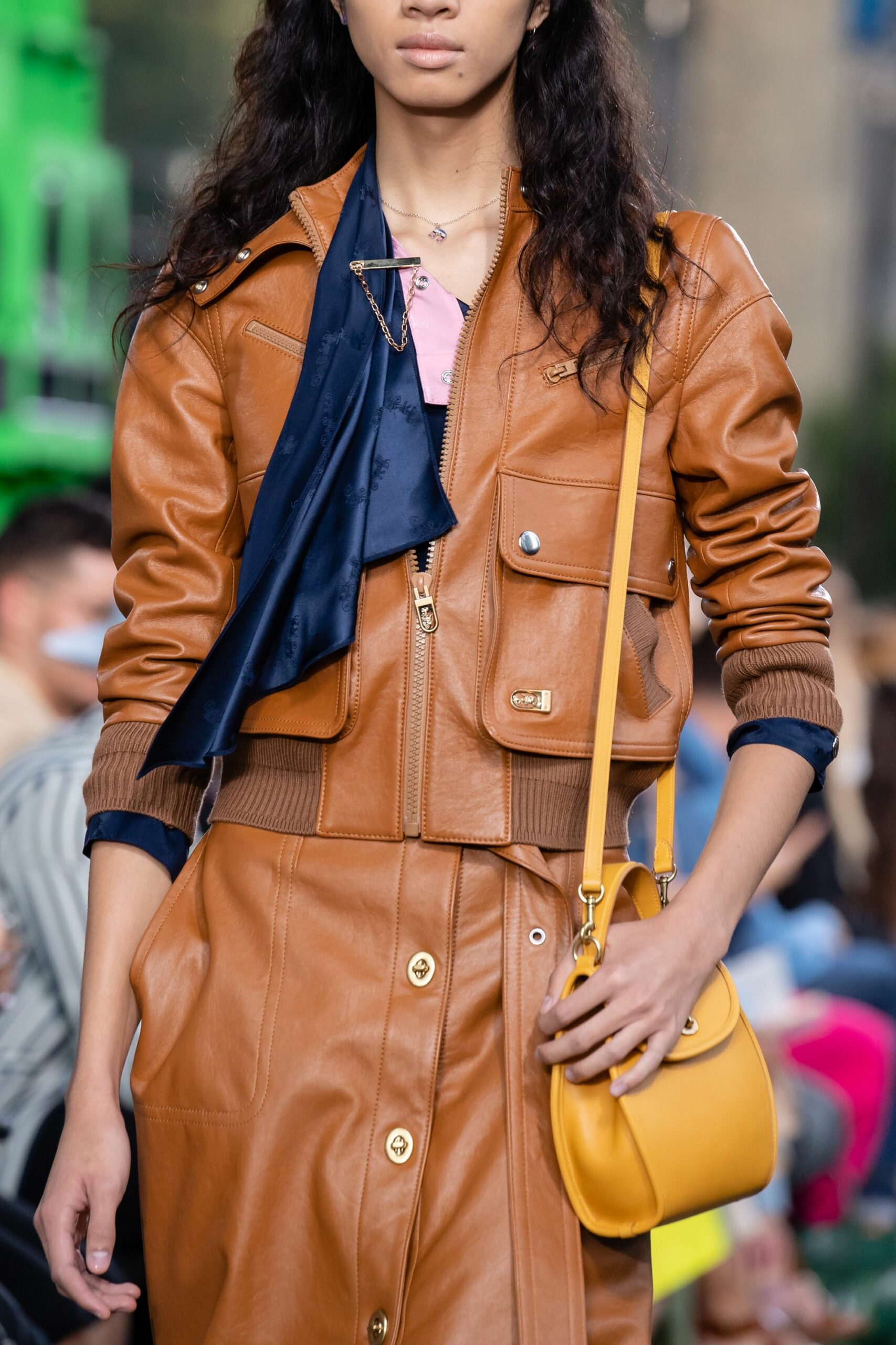 Selamat Datang Retro! Cek 7 Tren Fashion Terkini Tahun 2020